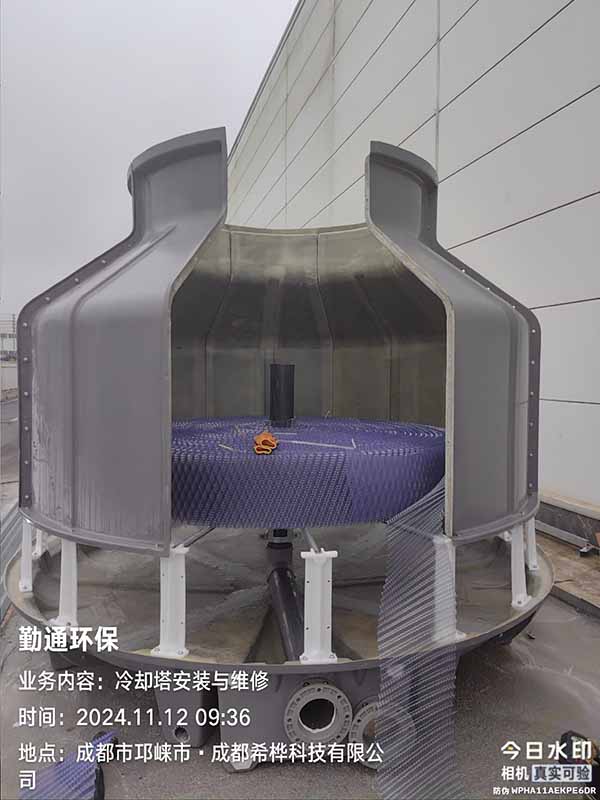 四川邛崃200T圆形玻璃钢冷却塔15KW冰水机工程案例现场